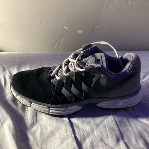 Men’s grey size 10 nike